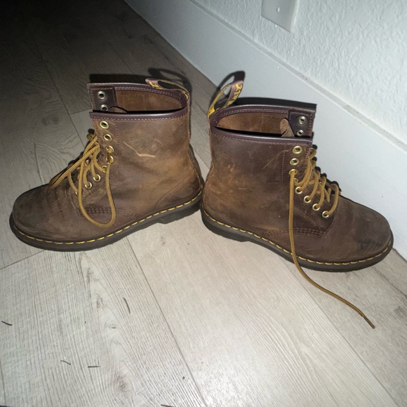 Dr. Martens Crazy Horse 8 eyelet 1460 boots - Picture 6 of 7